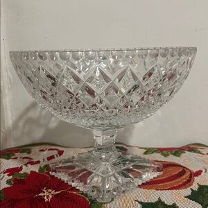 French Tazza diamond-cut crystal pedestal fruit dish
